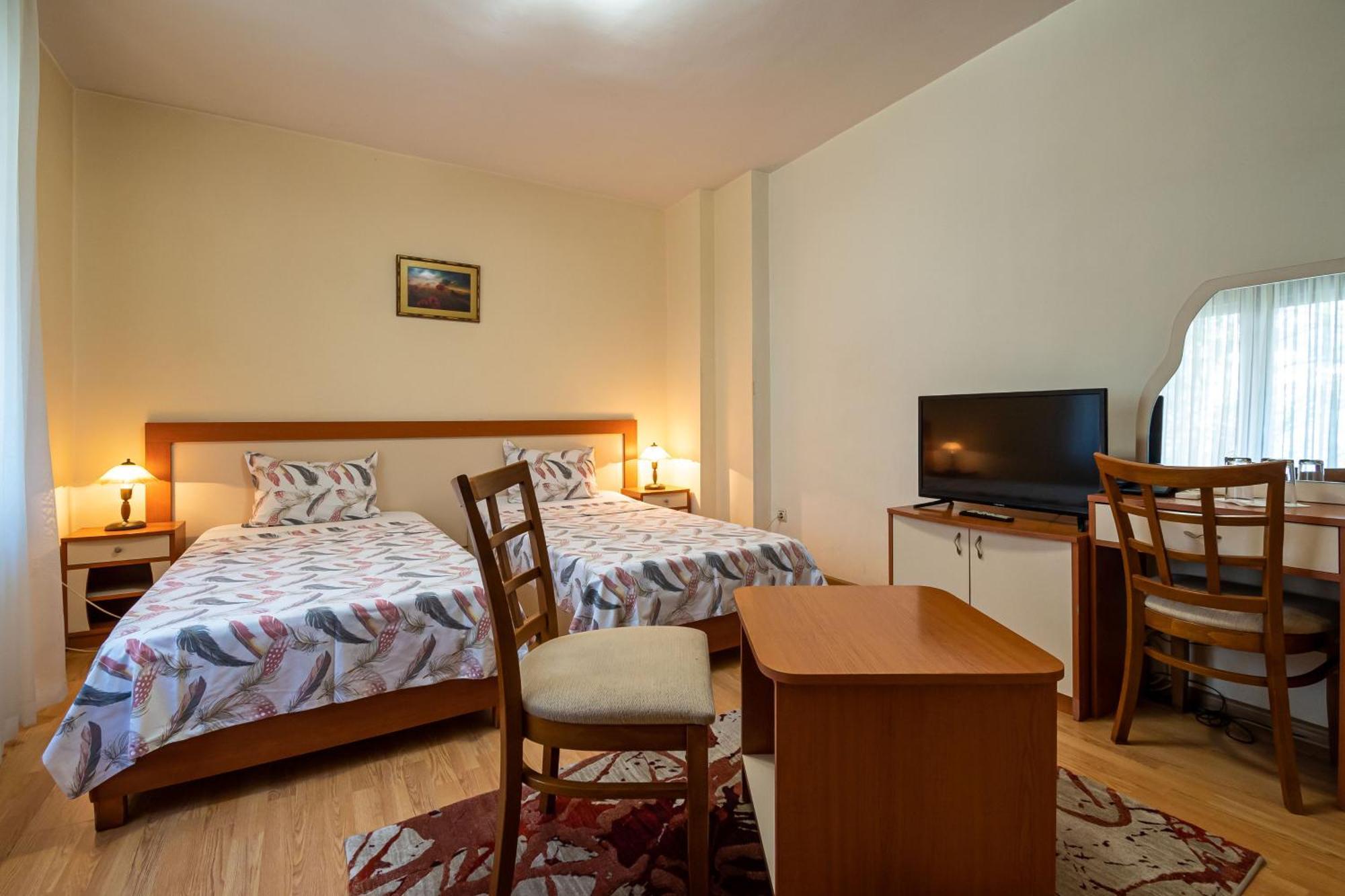 Primavera 1 Hotel Pazardzhik Eksteriør bilde