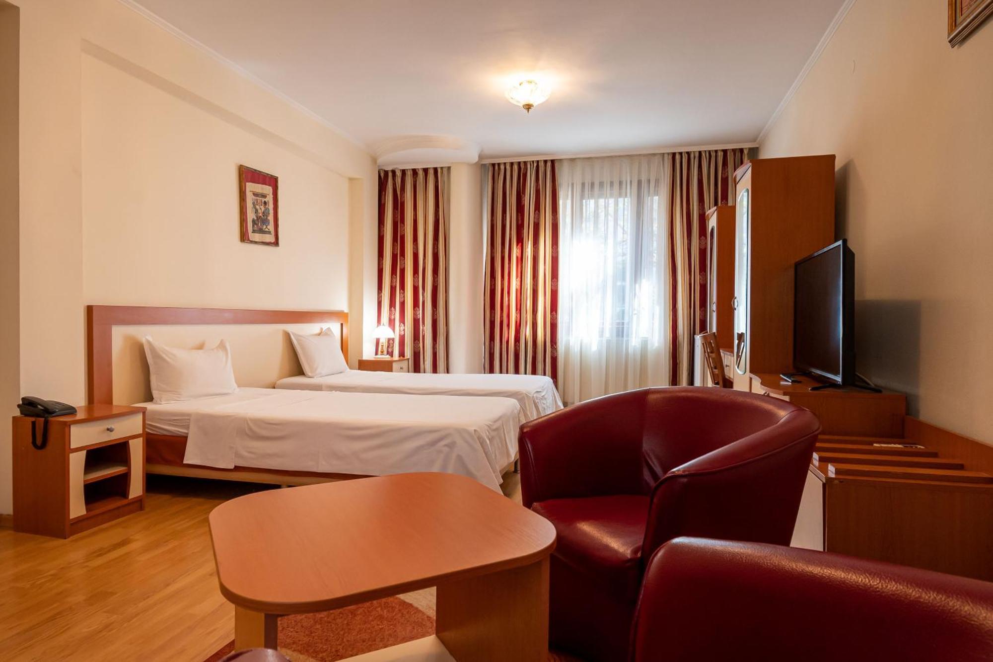 Primavera 1 Hotel Pazardzhik Eksteriør bilde